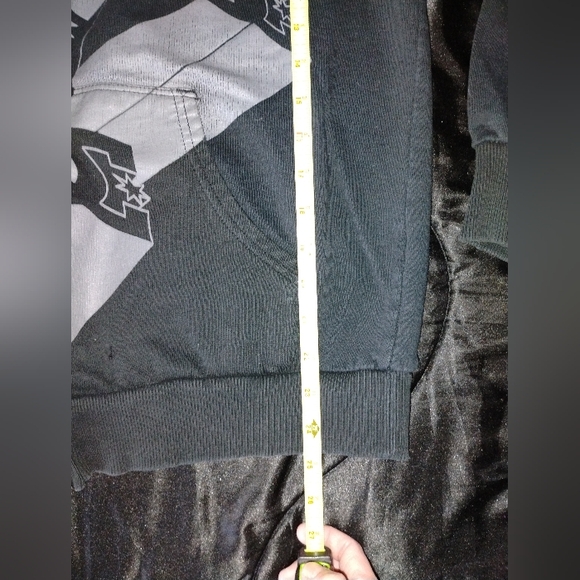 DC hoodie (missing zipper) - Picture 4 of 6